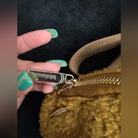 Lululemon sling Carmel Brown Sherpa Crossbody Bag - Picture 6 of 7
